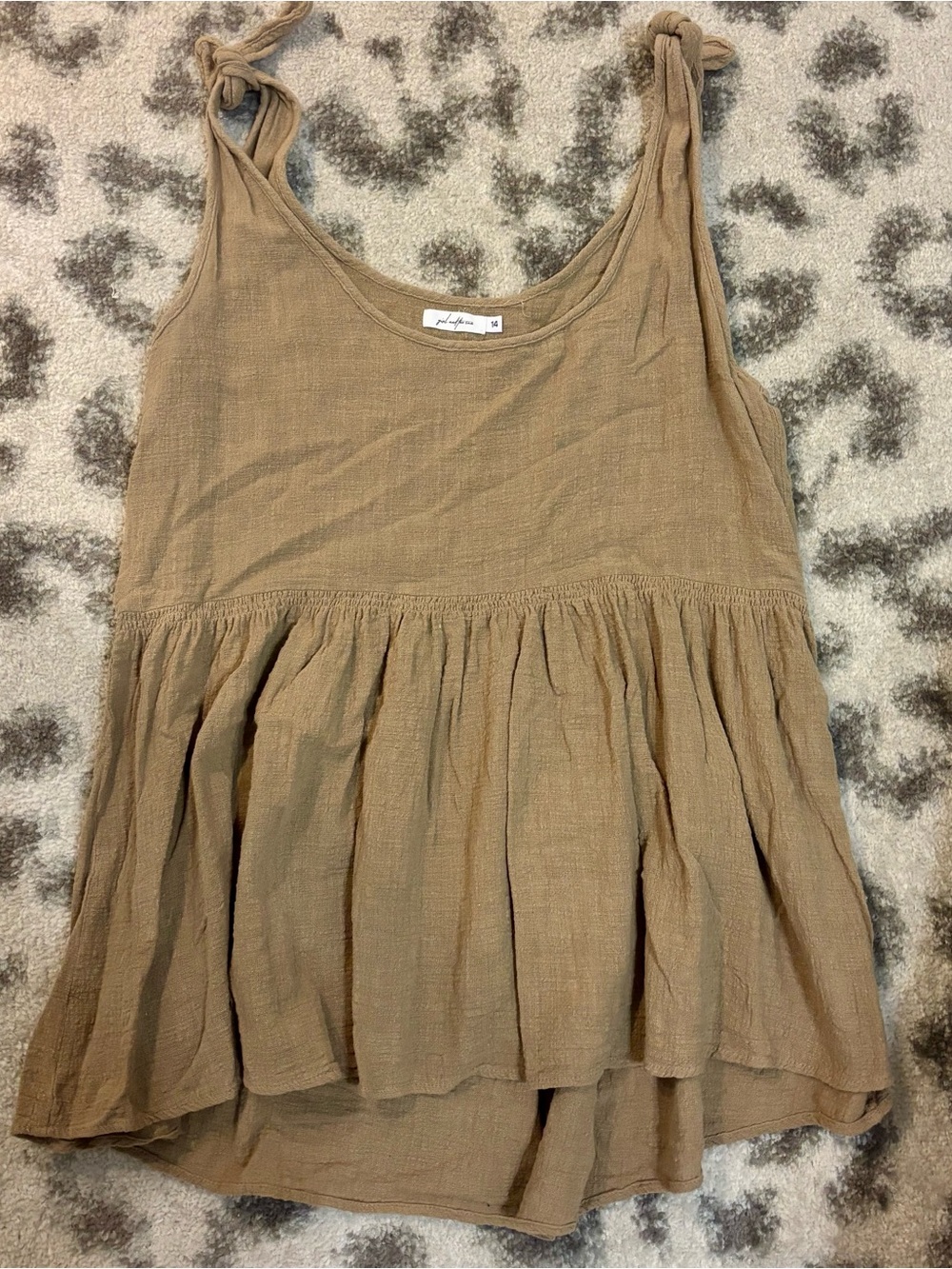 • brown dress •